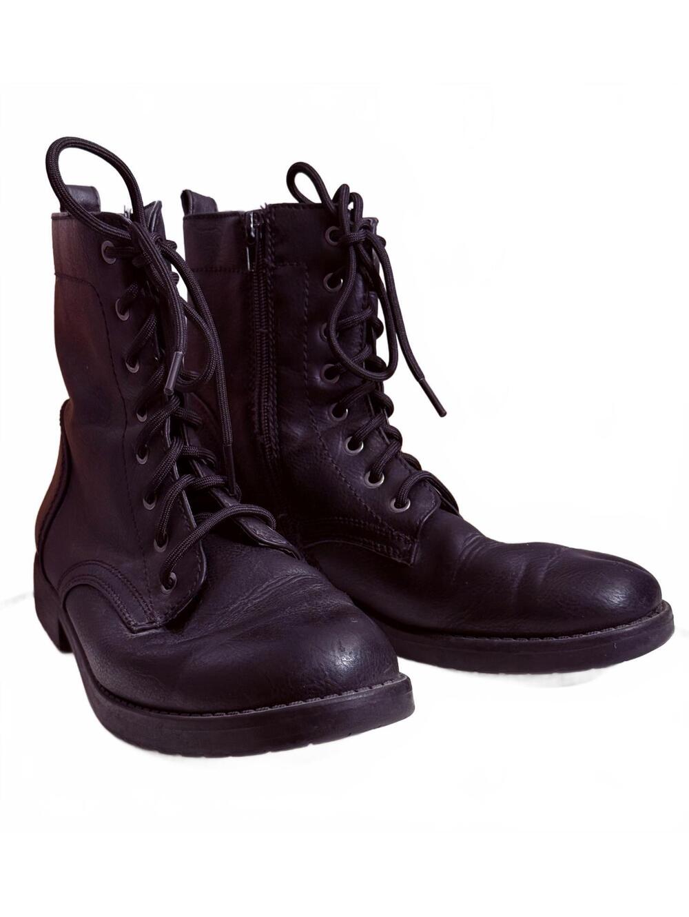 Amazon Essentials Black Lace-Up Combat Boots Size 9